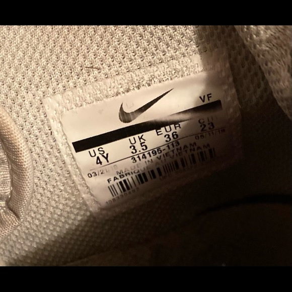 Boys Youth White HighTop Air Force 1s. - Picture 4 of 4